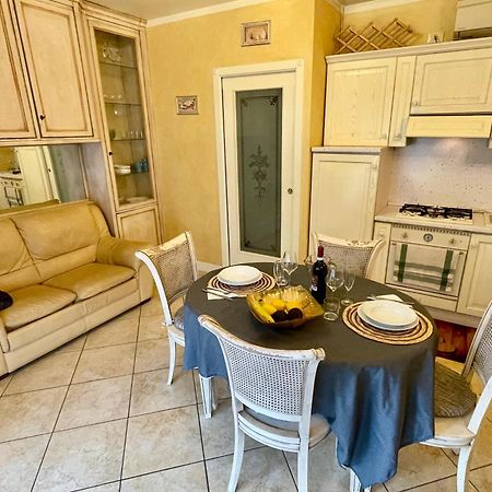 Doctor House Desenzano Διαμέρισμα Ντεζεντσάνο ντελ Γκάρντα Εξωτερικό φωτογραφία