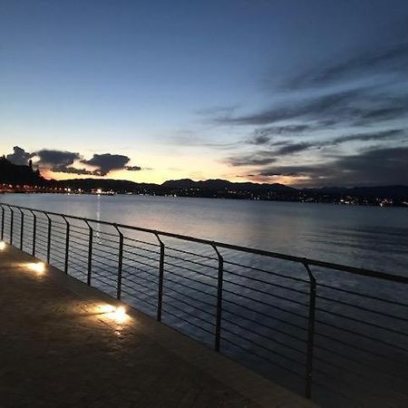 Doctor House Desenzano Διαμέρισμα Ντεζεντσάνο ντελ Γκάρντα Εξωτερικό φωτογραφία