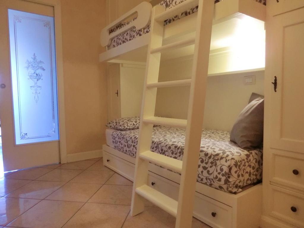Doctor House Desenzano Διαμέρισμα Ντεζεντσάνο ντελ Γκάρντα Εξωτερικό φωτογραφία