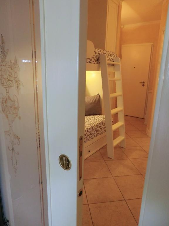 Doctor House Desenzano Διαμέρισμα Ντεζεντσάνο ντελ Γκάρντα Εξωτερικό φωτογραφία