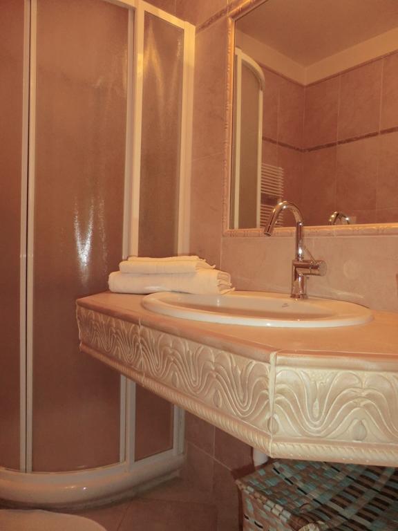 Doctor House Desenzano Διαμέρισμα Ντεζεντσάνο ντελ Γκάρντα Εξωτερικό φωτογραφία